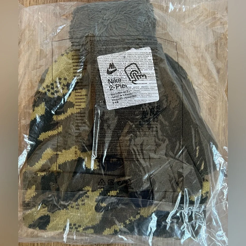 NEW Youth Boys 8-20 Nike Green Camo Pom Beanie Hat & Gloves Set
